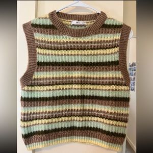 Sleeveless sweater, never used. Brown, yellow, light blue